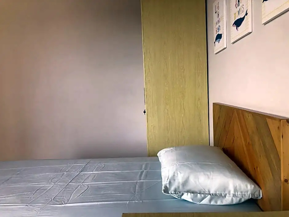 OYO Life 3093 Kost Bale Teduh
