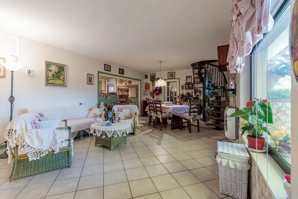 Collina House