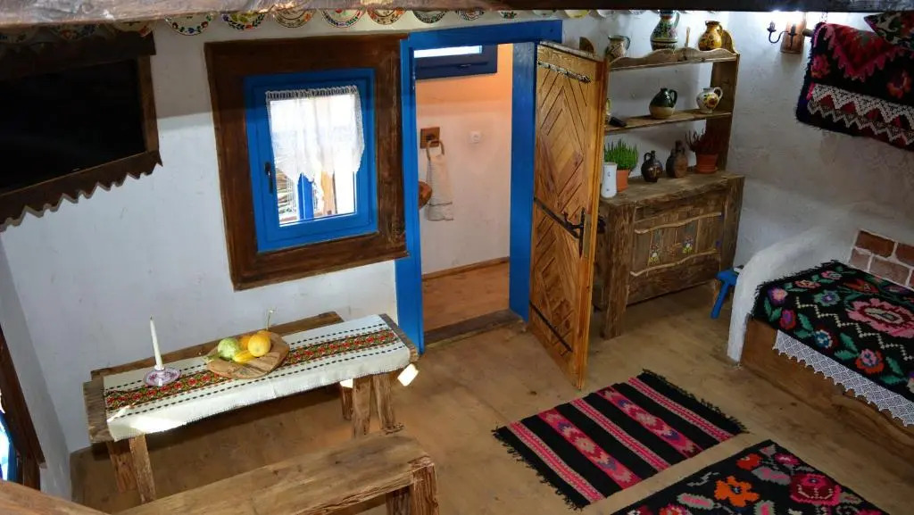 Casa Colț din Maramureș - Old Traditional House