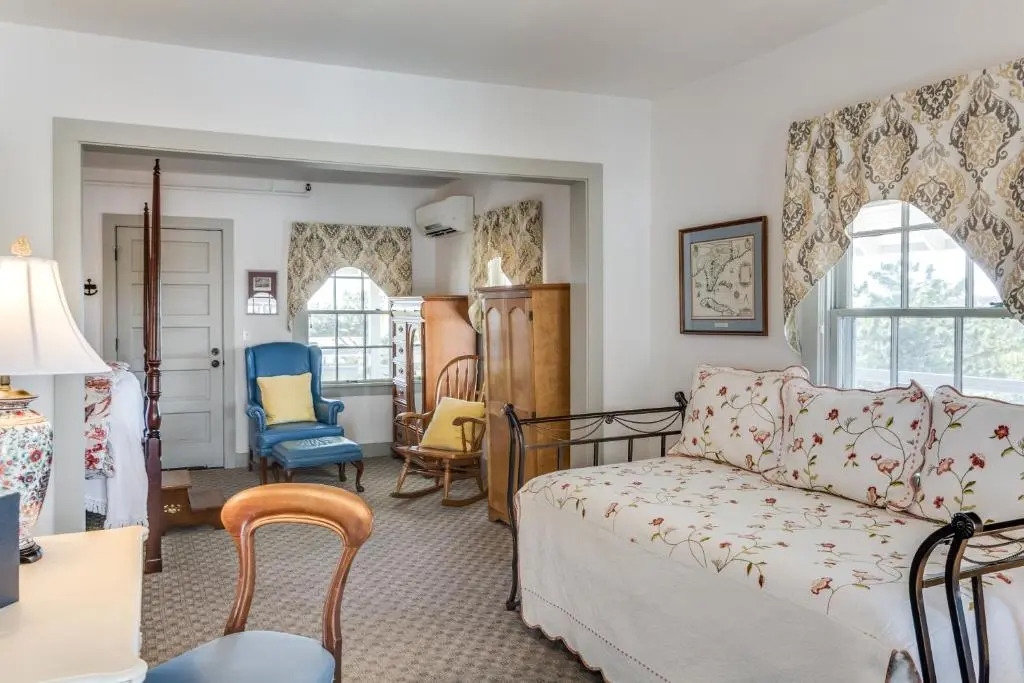 First Colony Inn