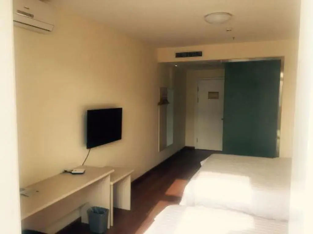 7Days Inn Chain Hotel (Tianjin Jiaotong Institute Caozhuang Subway Station)