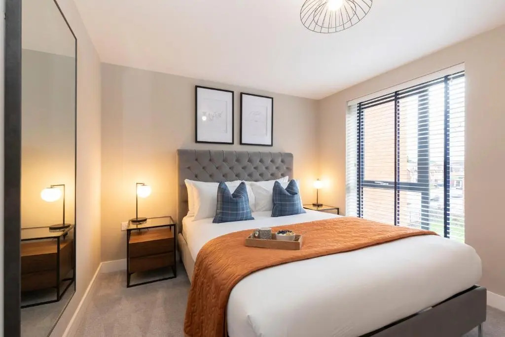 Elliot Oliver - Stylish Loft Style 2 Bedroom Apartment With Parking