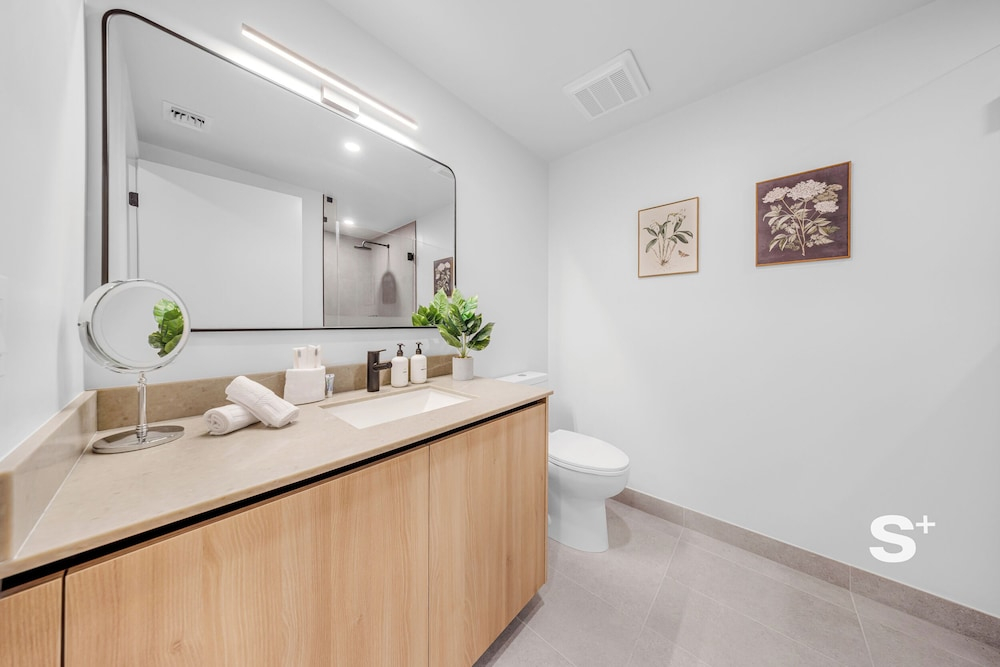 Luxury 1BR and Den in the Heart of Miami