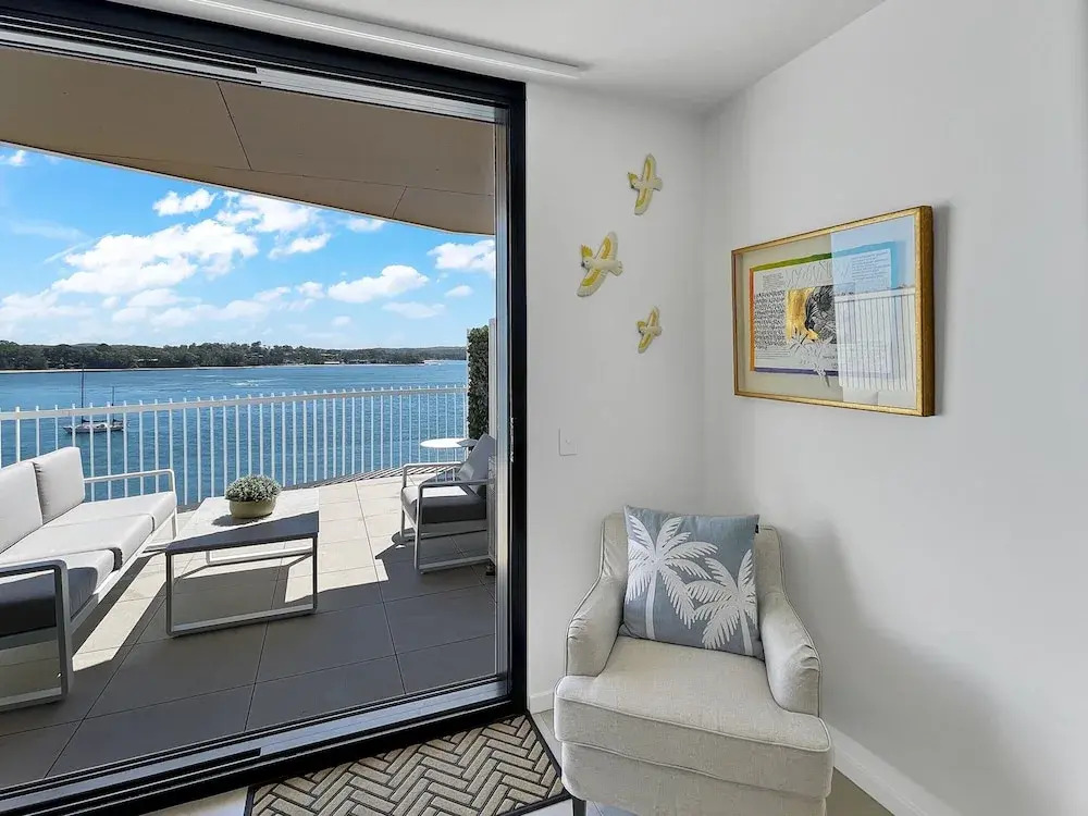 Modern 2-bedroom Apartment With Pool Access