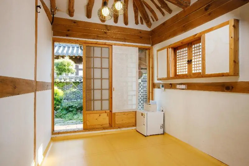 Gaeunchae Hanok Guesthouse Jeonju