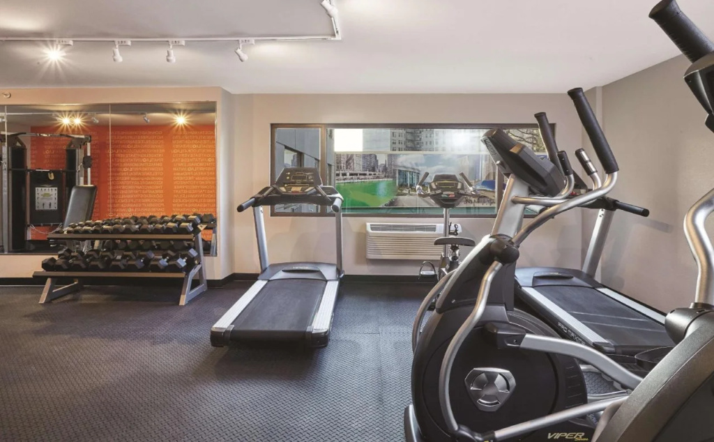 La Quinta Inn & Suites by Wyndham Chicago - Lake Shore