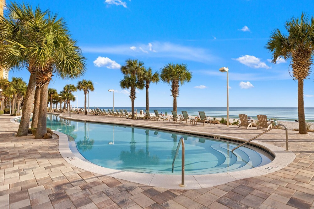 Its Sea-esta Time! Sleep, Sun, & Sea on the 9th Floor! Sleeps 6! Beachfront!
