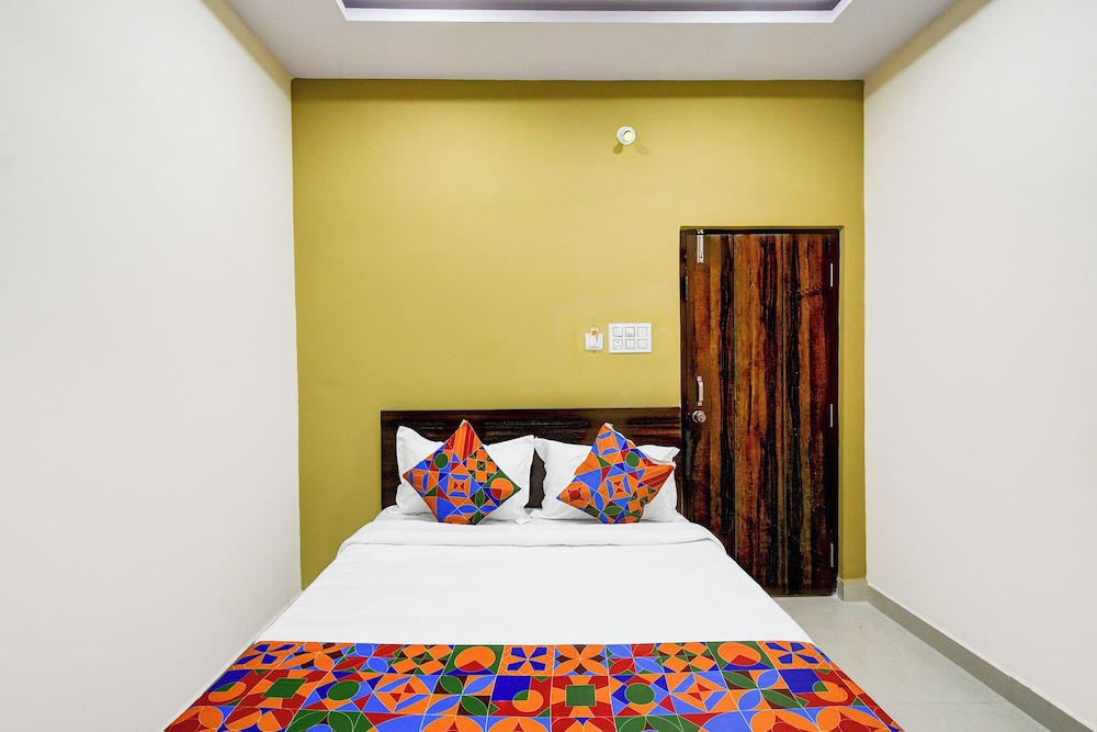 FabHotel Golden City Inn