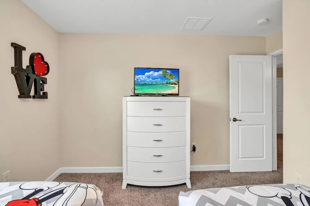 Vibrant and Lush Home, Spacious Pool Area With CDC Standards #6st440