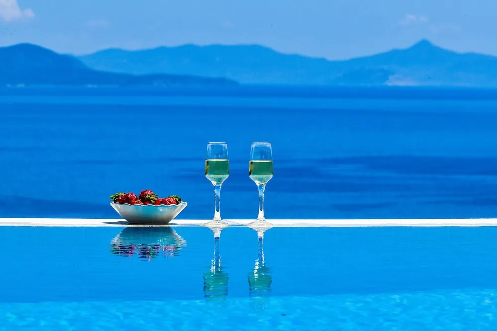 Villa with Striking views over the infinity Pool