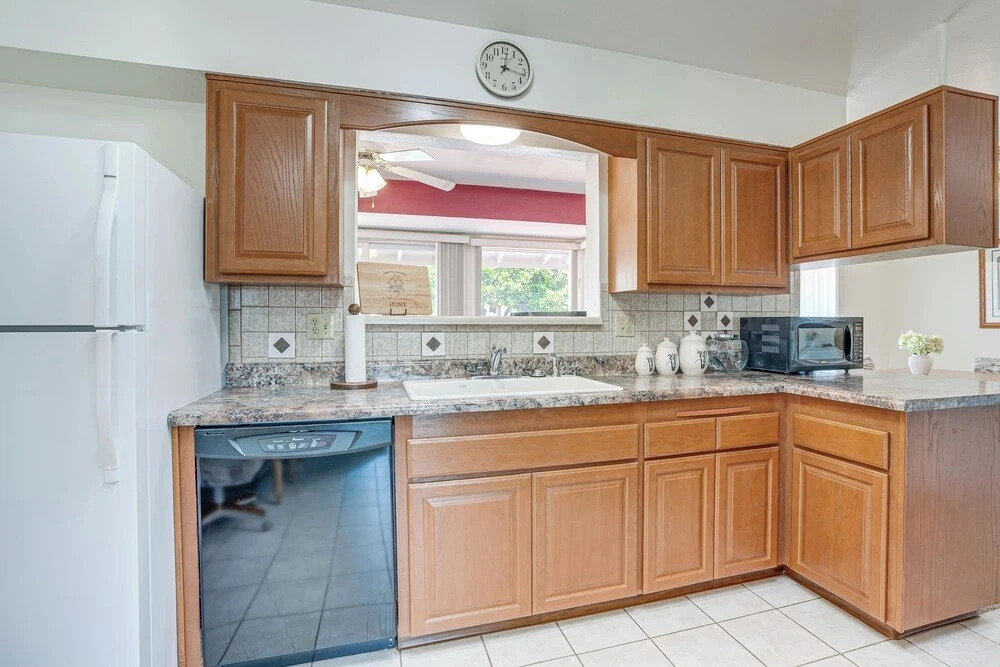 On Sun City South Golf Course! Quiet Home w/ Patio