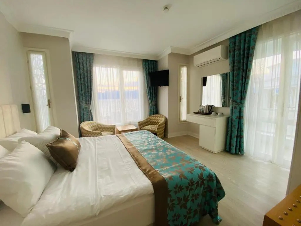 Lara Vista Hotel Suits & Spa