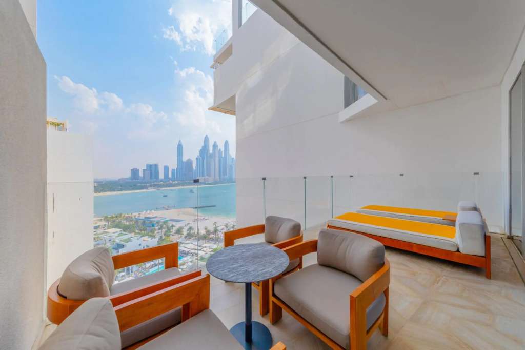 DXB - Five - 31302 - PJ