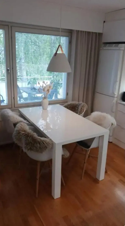 Tyylikäs yhden makuuhuoneen kohde luonnon lähellä