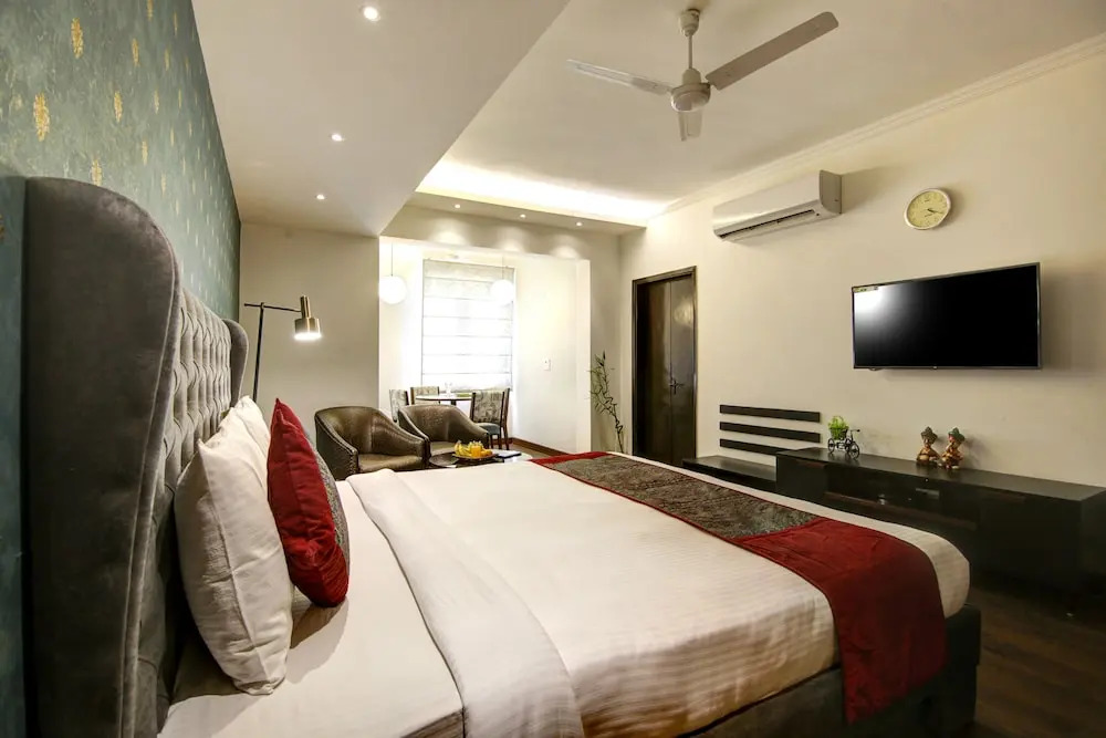 The Solace Hotel - Nehru Place