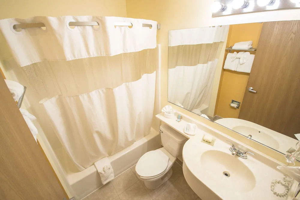 Auburn Travelodge Inn and Suites