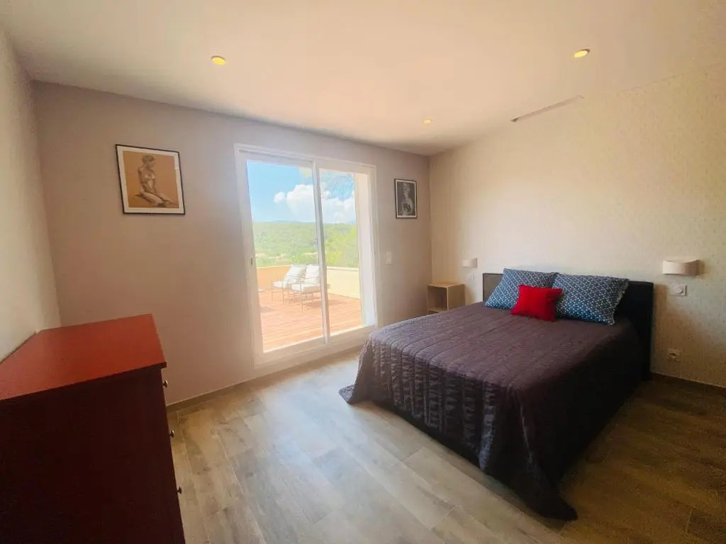 Charmante villa avec piscine au calme, 6 personnes
