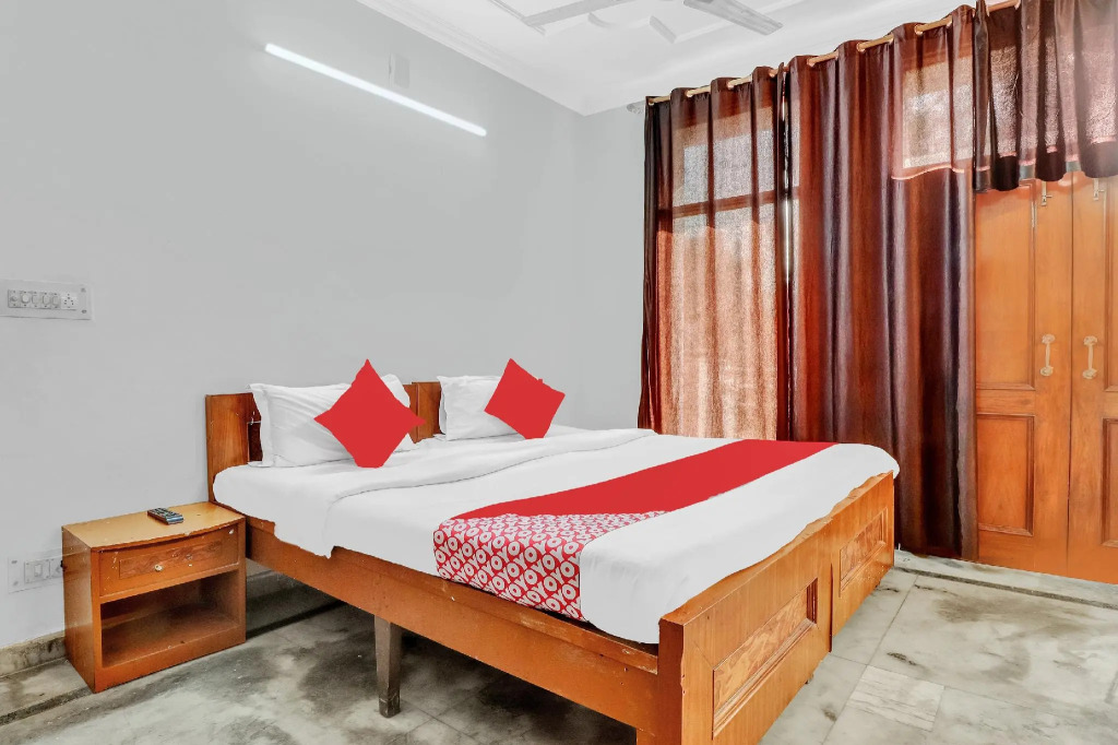 OYO Flagship 87309 Hotel Blue Moon