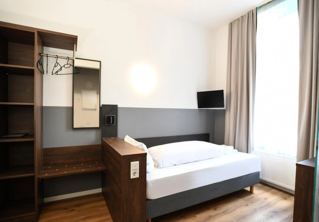 Hotel Apadana Frankfurt
