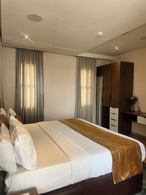 Vievely Suites and Apartments