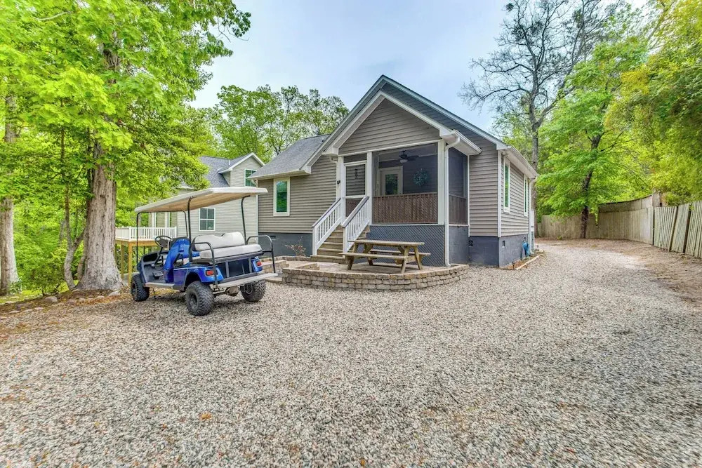 Little River Cottage with Deck