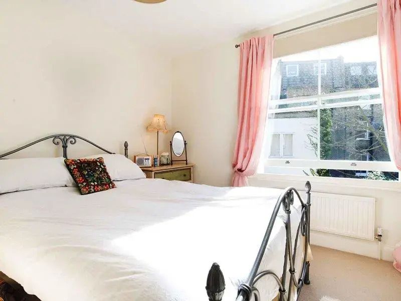 Veeve  Light And Open 2 Bed House Moore Park Road Fulham