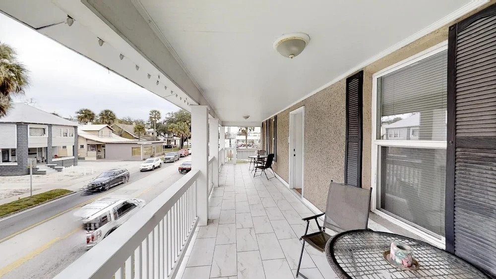 1 Bedroom - Walk to Historic Downtown Condo