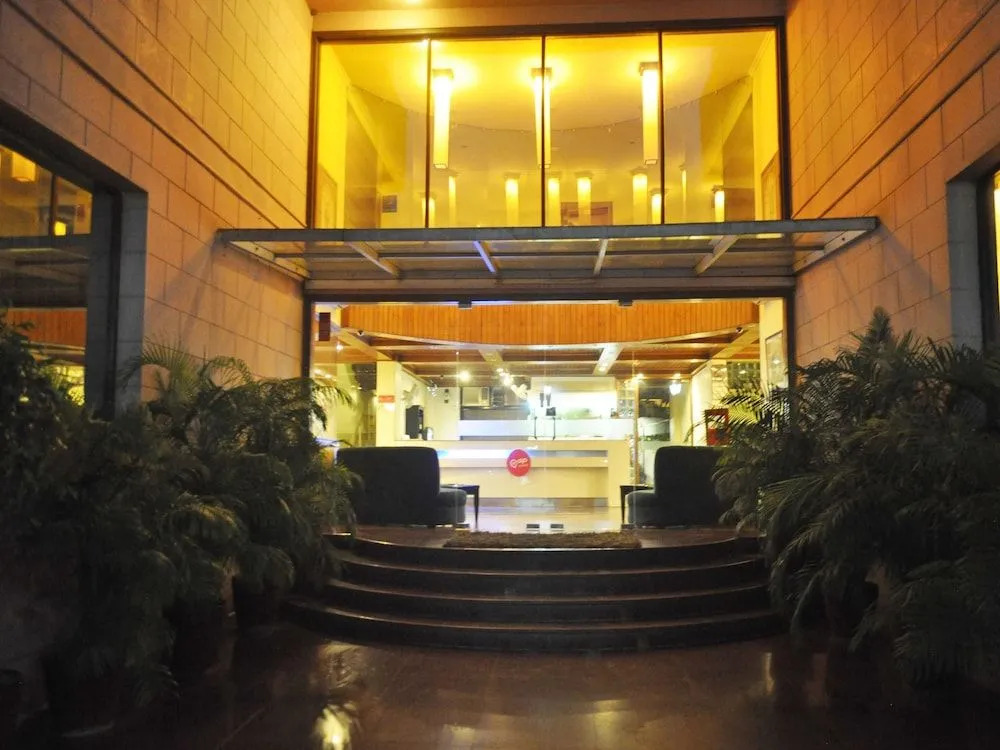 OYO Flagship 532 Sikanderpur Metro Station