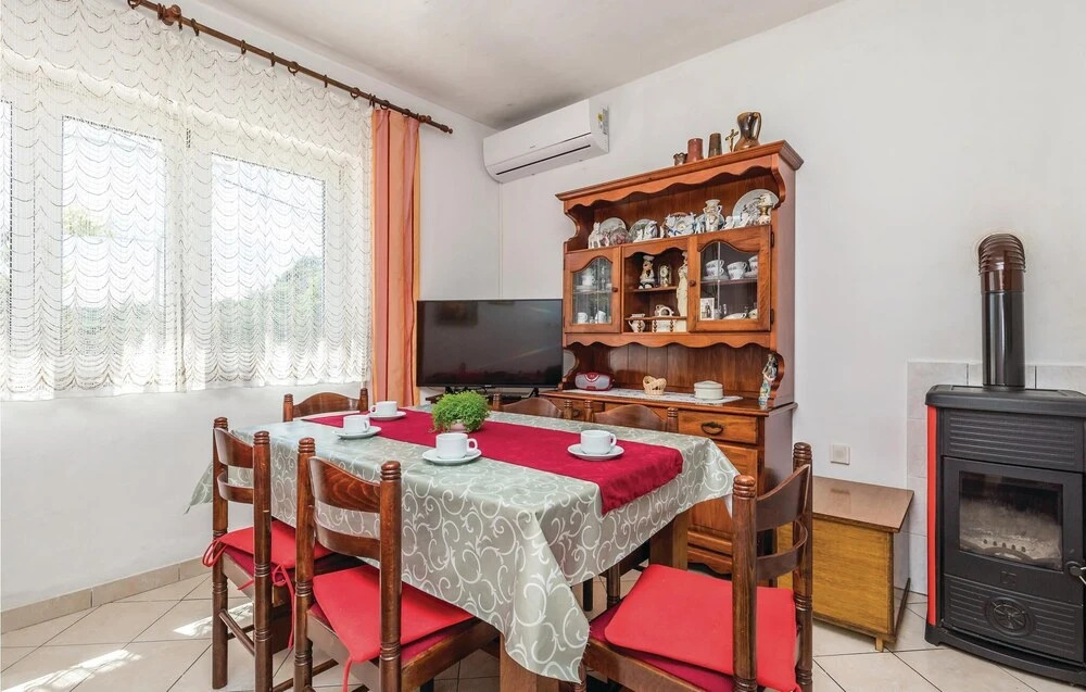 Amazing Home In Kampor With Wifi