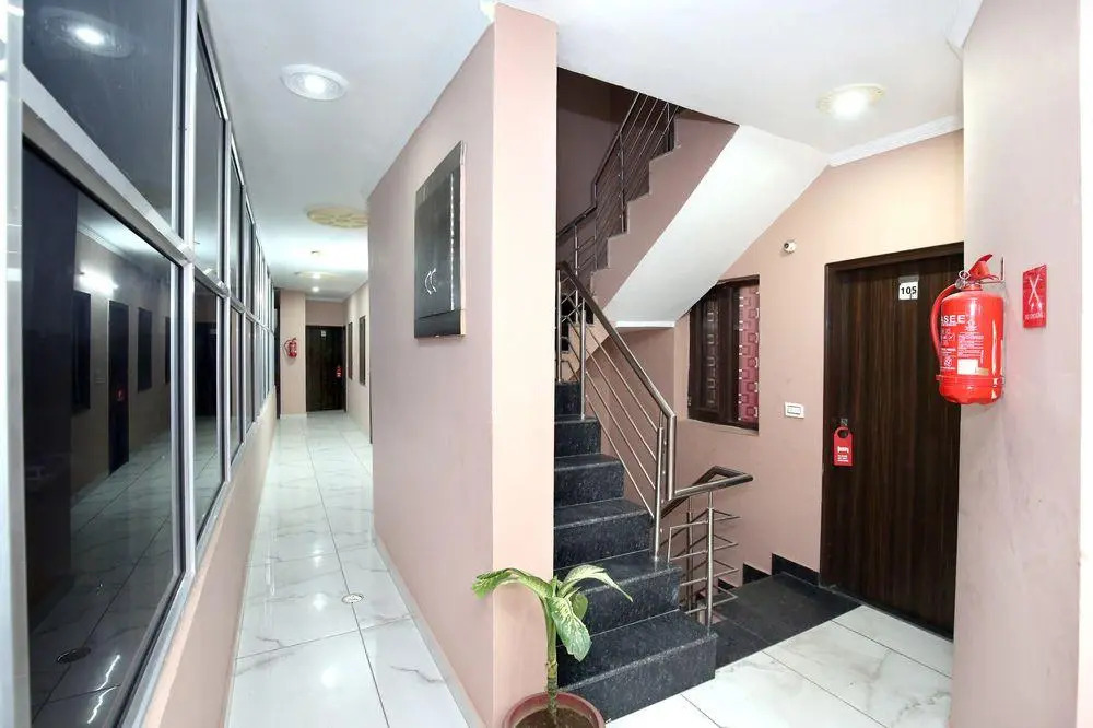 OYO 10261 Hotel Sunrise