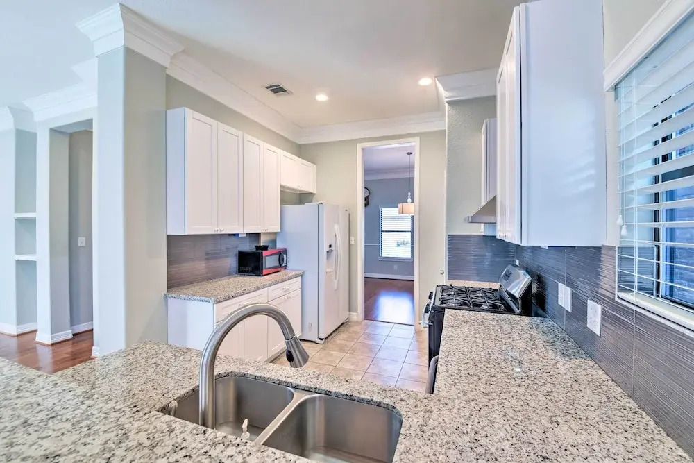 Spacious Houston Home ~ 16 Mi to NRG Stadium!