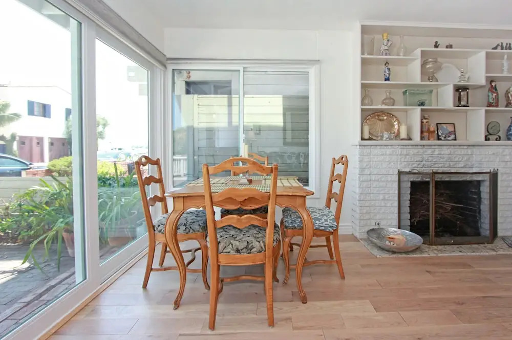W. Bay Ave (68433) - 2 Br townhouse by RedAwning