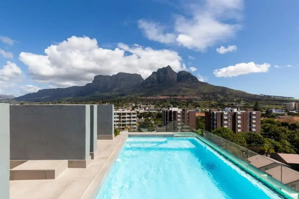 Rooftop Pool Bbq In Leafy Southern Suburbs