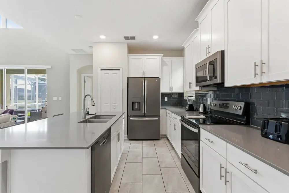 Spacious 5BR Home With Pool Near Disney