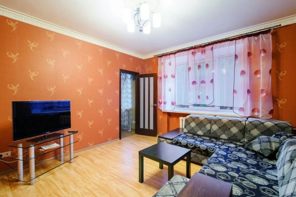 Апартаменты у Академии Наук