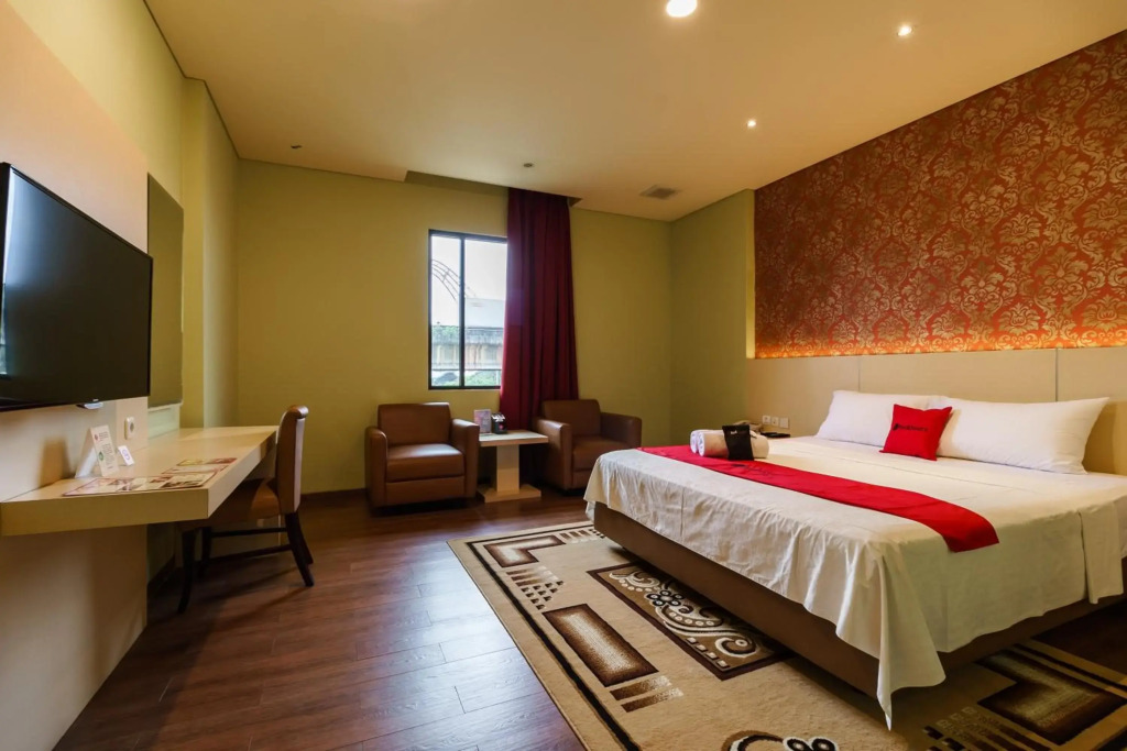 RedDoorz Plus near Ancol