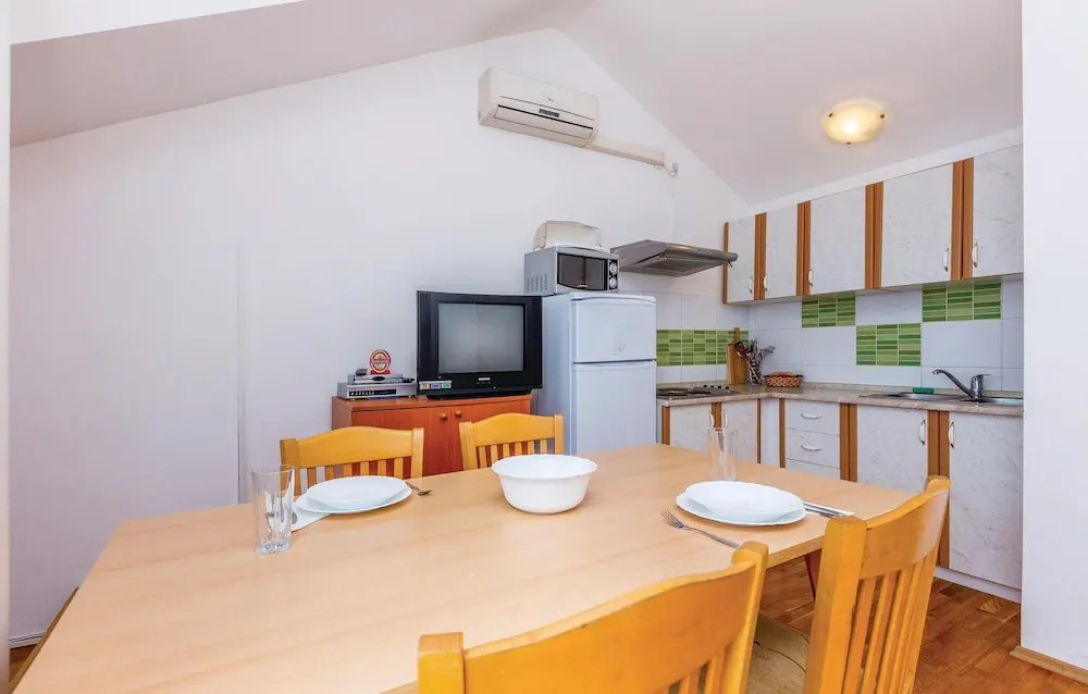 Amazing Home in Dramalj With Wifi and 3 Bedrooms