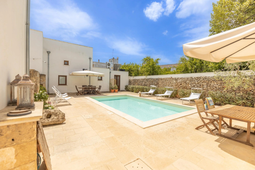 Large, Beautiful Apartment and Pool
