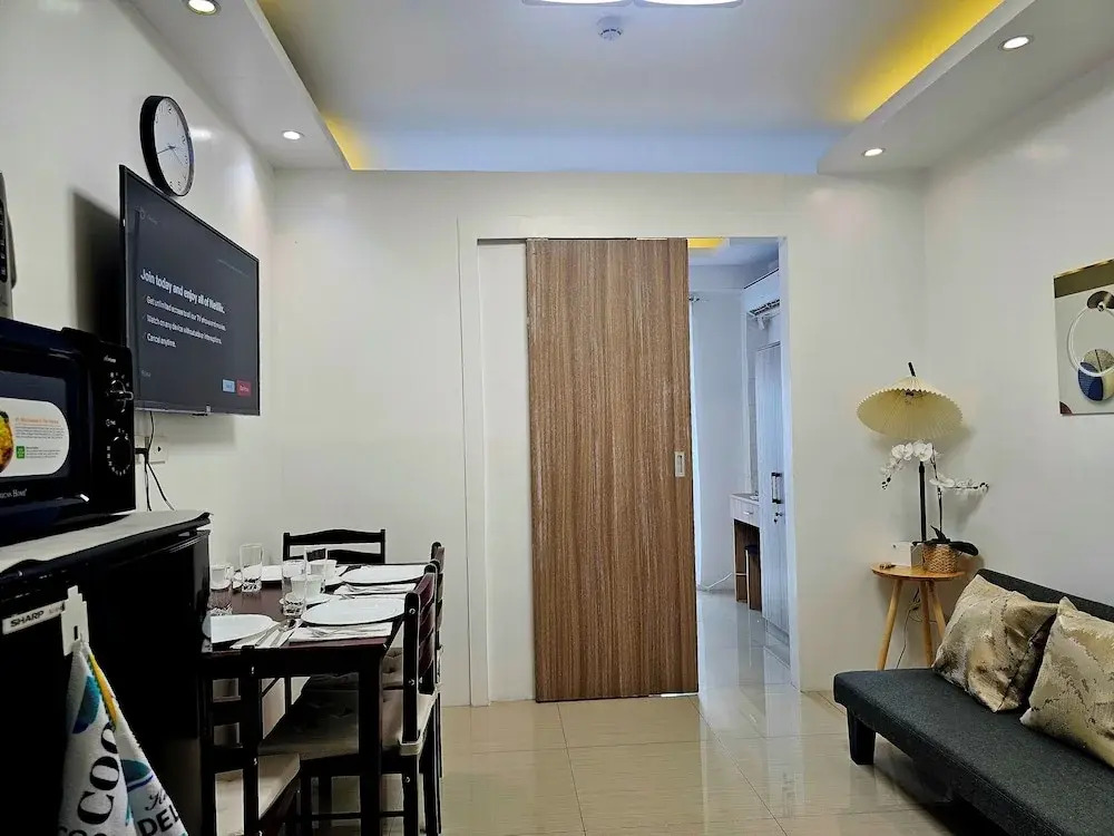Hannah Crib at Shore Residences