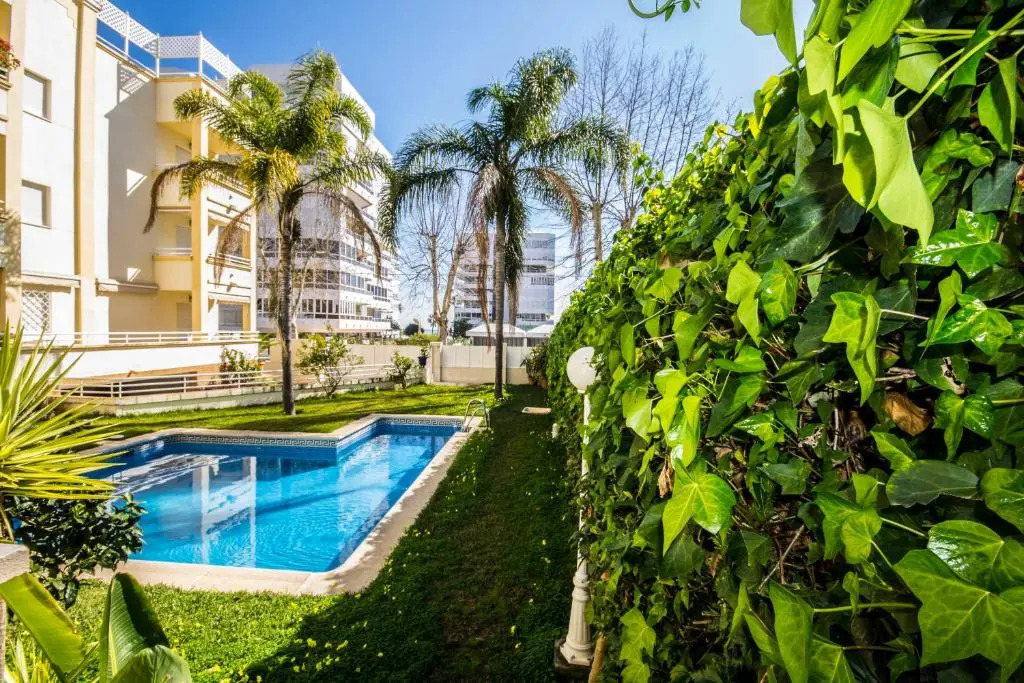 Edificio Granada by IVI Real Estate