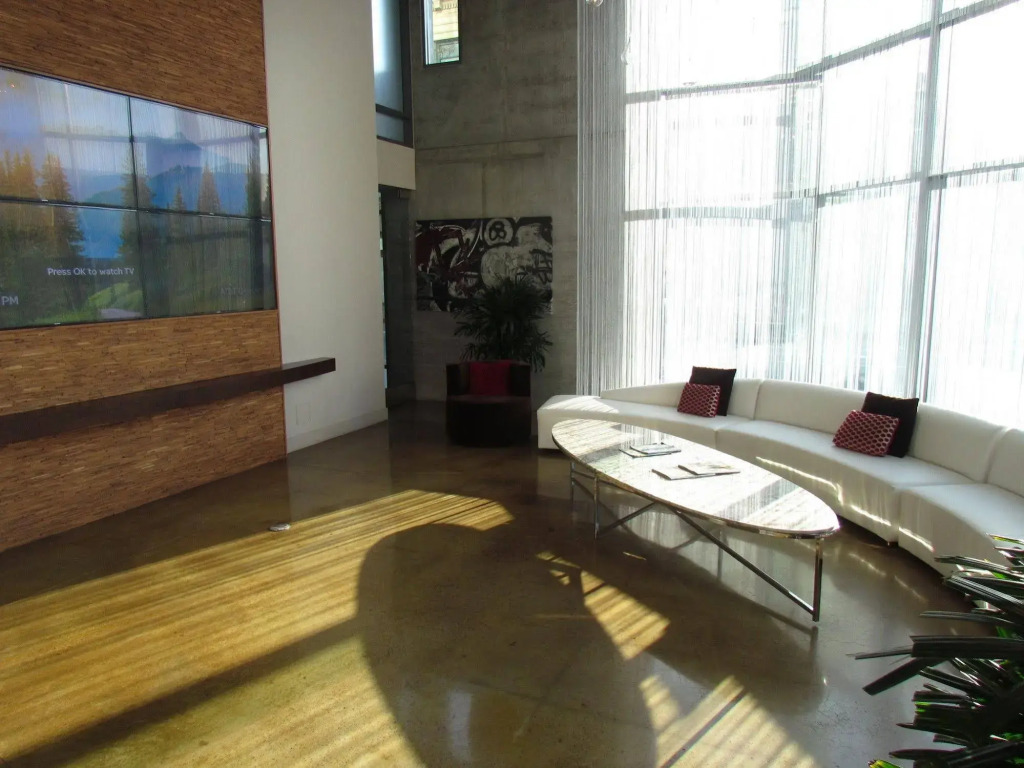 Luxury Loft Next to Staples Center