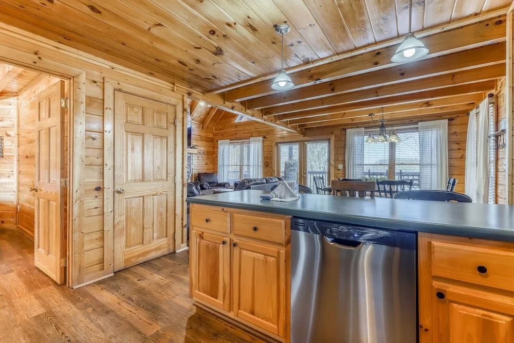 Cozy Bear 2 Bedroom Cabin
