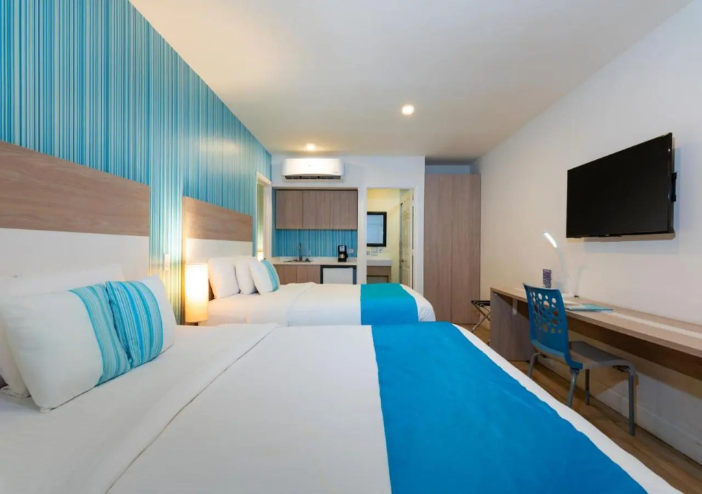 Aqualina Inn