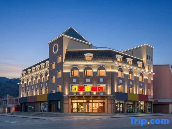 Super 8 Hotel (Zhangjiakou Celebration Plaza Hotel)