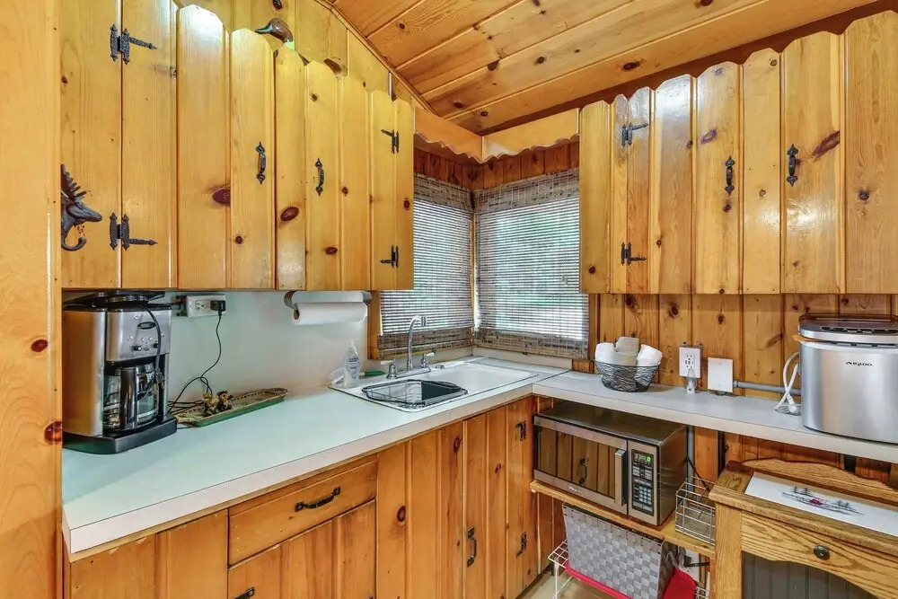 Cabin 600' to Manistee Lake Private Shared Access