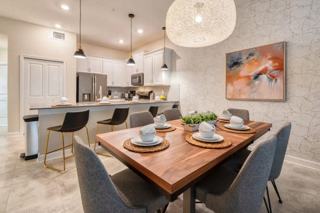 Charming condo with great golf view near Disney