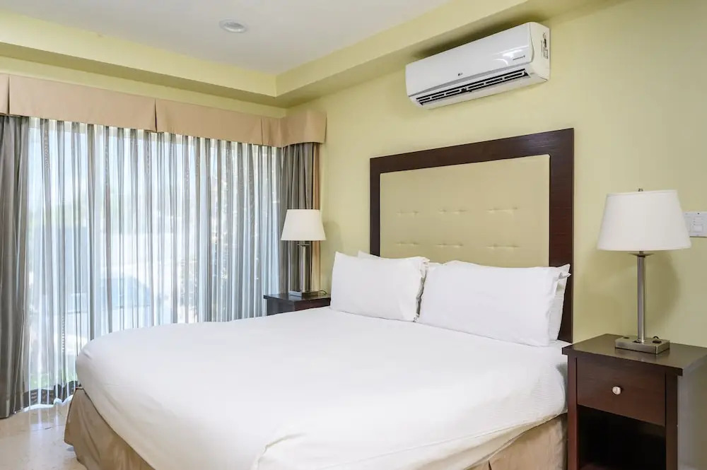 The S Of Las Olas Canal-front Patio & Pool 1 Bedroom Hotel Room