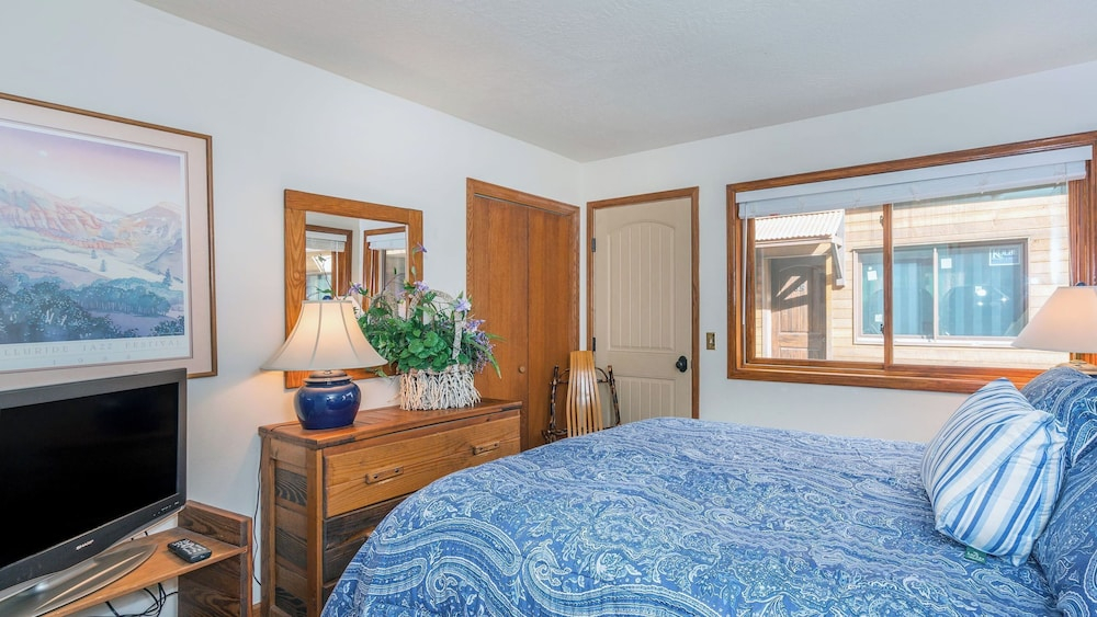 Ghostriders 5 by Avantstay 2 Bedroom Condo Near Main Street, Hiking & Skiing STR Permit #3571
