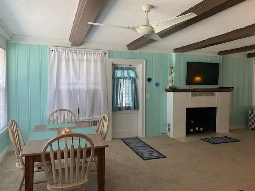 Historic Beach Side Getaway - Pet Friendly, Wifi 3 Bedroom Cottage by RedAwning