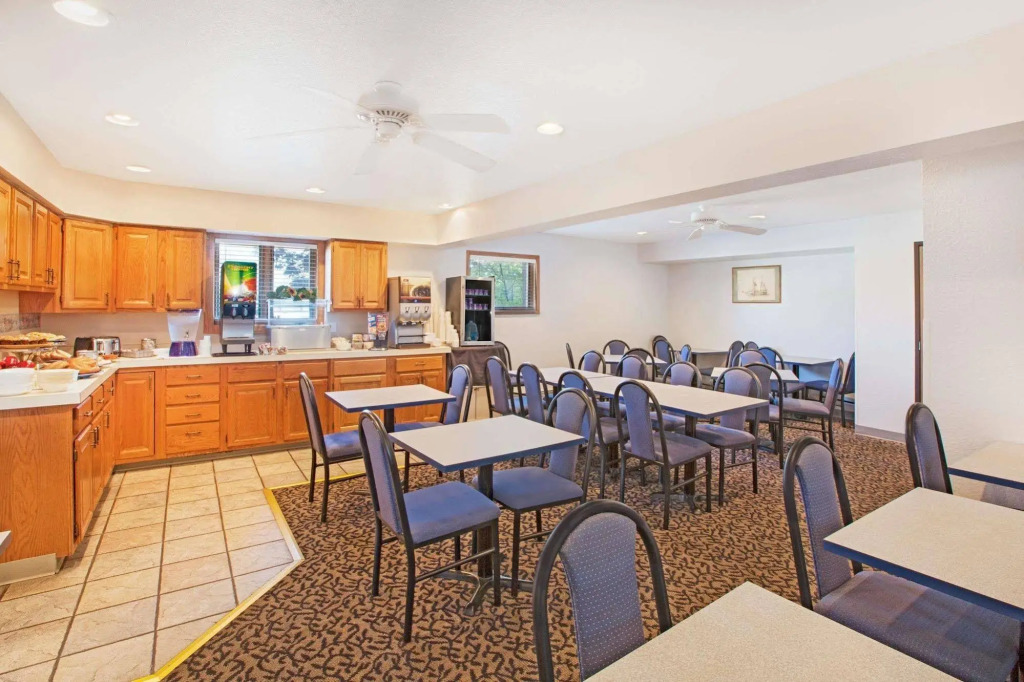 Days Inn by Wyndham Mackinaw City - Bridgeview Area